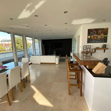 Moderne-penthousewohnung-mitten-im-zentrum-grosse-dachterasse * أرينسبورغ