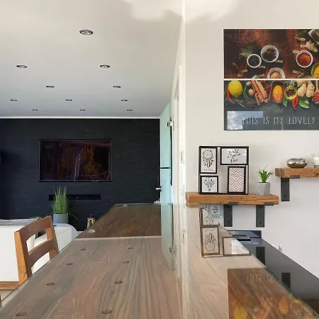 Moderne-penthousewohnung-mitten-im-zentrum-grosse-dachterasse أرينسبورغ