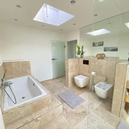 Moderne-penthousewohnung-mitten-im-zentrum-grosse-dachterasse * أرينسبورغ
