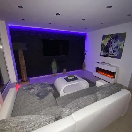 شقة Moderne-penthousewohnung-mitten-im-zentrum-grosse-dachterasse *