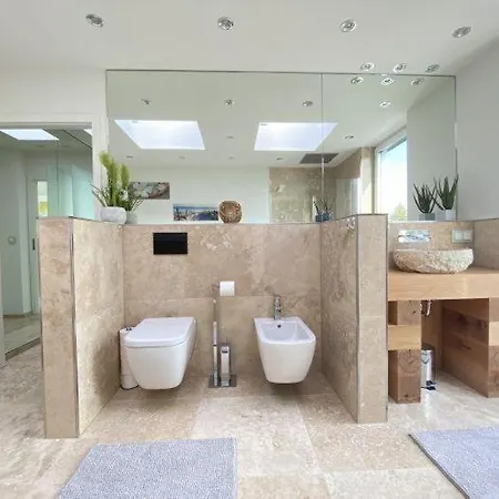 شقة Moderne-penthousewohnung-mitten-im-zentrum-grosse-dachterasse