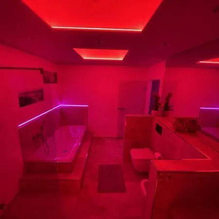 Moderne-penthousewohnung-mitten-im-zentrum-grosse-dachterasse شقة أرينسبورغ