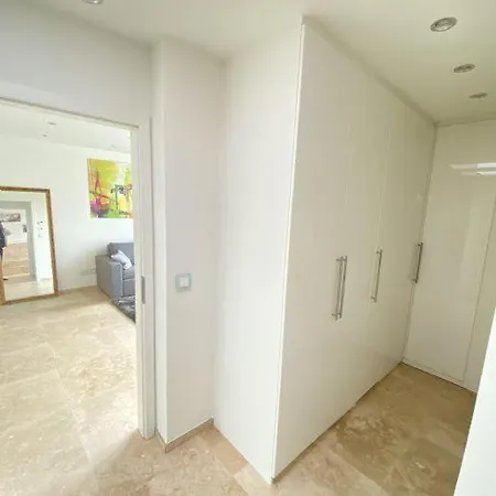 Moderne-penthousewohnung-mitten-im-zentrum-grosse-dachterasse أرينسبورغ